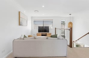 TV, offices - Barrels (kingscliff)