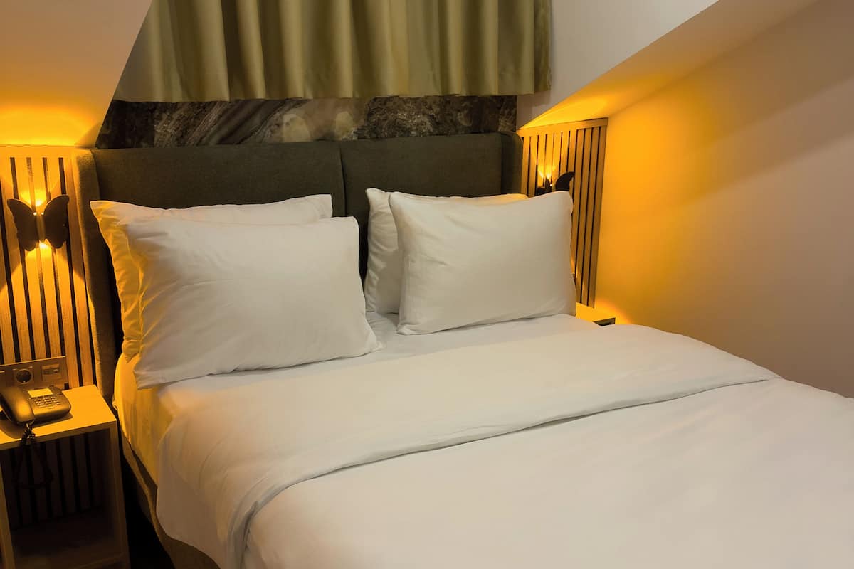 In-room safe, laptop workspace, blackout drapes, soundproofing