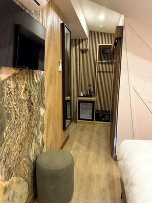 In-room safe, laptop workspace, blackout drapes, soundproofing