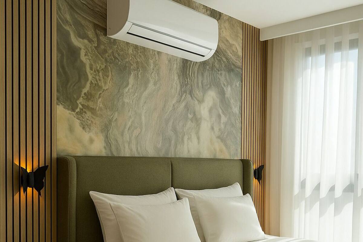 In-room safe, laptop workspace, blackout drapes, soundproofing
