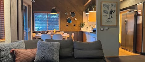 Smart TV, chimenea, reproductor de DVD