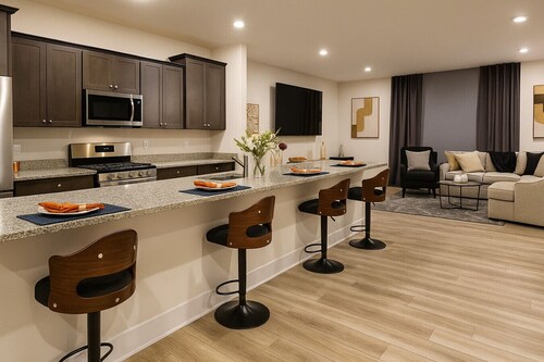 Lux Escape w/King Bed/Loft/Skyline Views near BLT