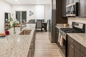 Private kitchen - Lux Escape w/King Bed/Loft/Skyline Views near BLT (Woodlawn)