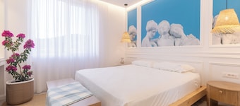 Swan Lake Luxury Apartment