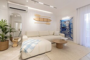 Living area - Swan Lake Luxury Apartment (Pogradec)
