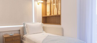 Swan Lake Luxury Apartment