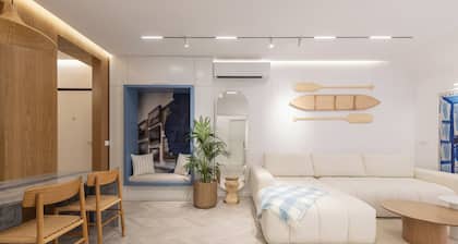 Swan Lake Luxury Apartment