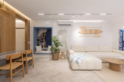 Swan Lake Luxury Apartment
