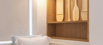 Swan Lake Luxury Apartment