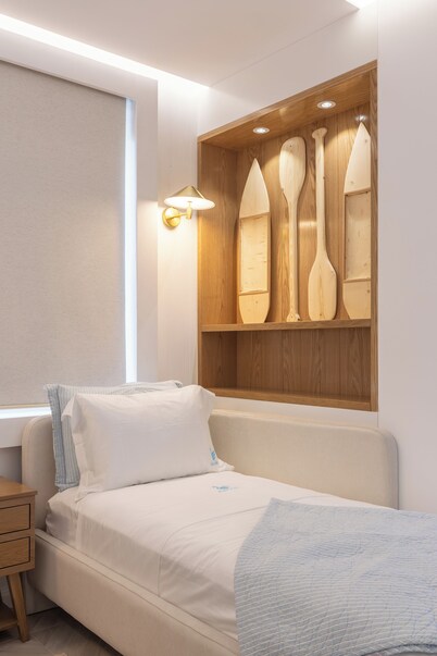 Swan Lake Luxury Apartment