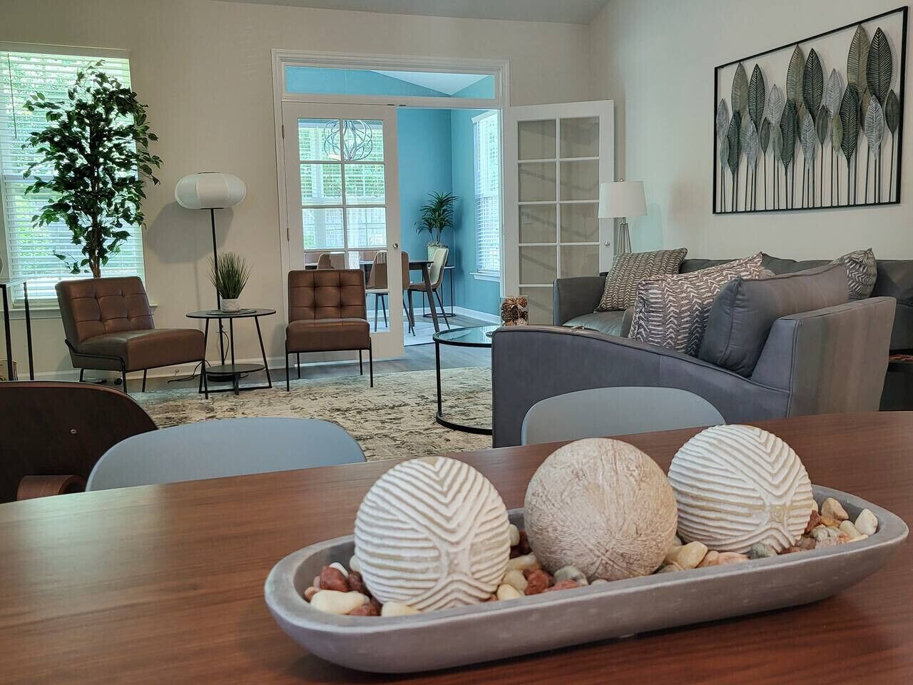 Fernseher, Kamin, Stereoanlage