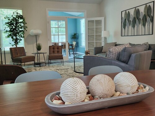 High Point`s Gem! Group Friendly! Five Bedrooms!