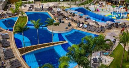 RESORT SOLAR DAS ĂGUAS: 5 adultos a 4km do Thermas Lar. e a 3km do Hot Beach