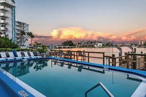 حمّام سباحة خارجي، حمّام سباحة مُدفَّأ