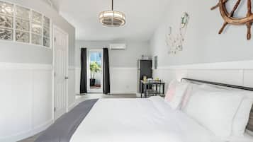 Iron/ironing board, free WiFi, bed sheets