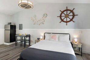 Een strijkplank/strijkijzer, gratis wifi, beddengoed