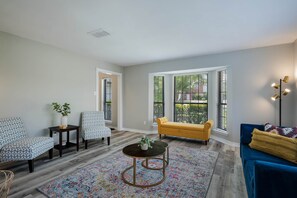 Televisión y chimenea 