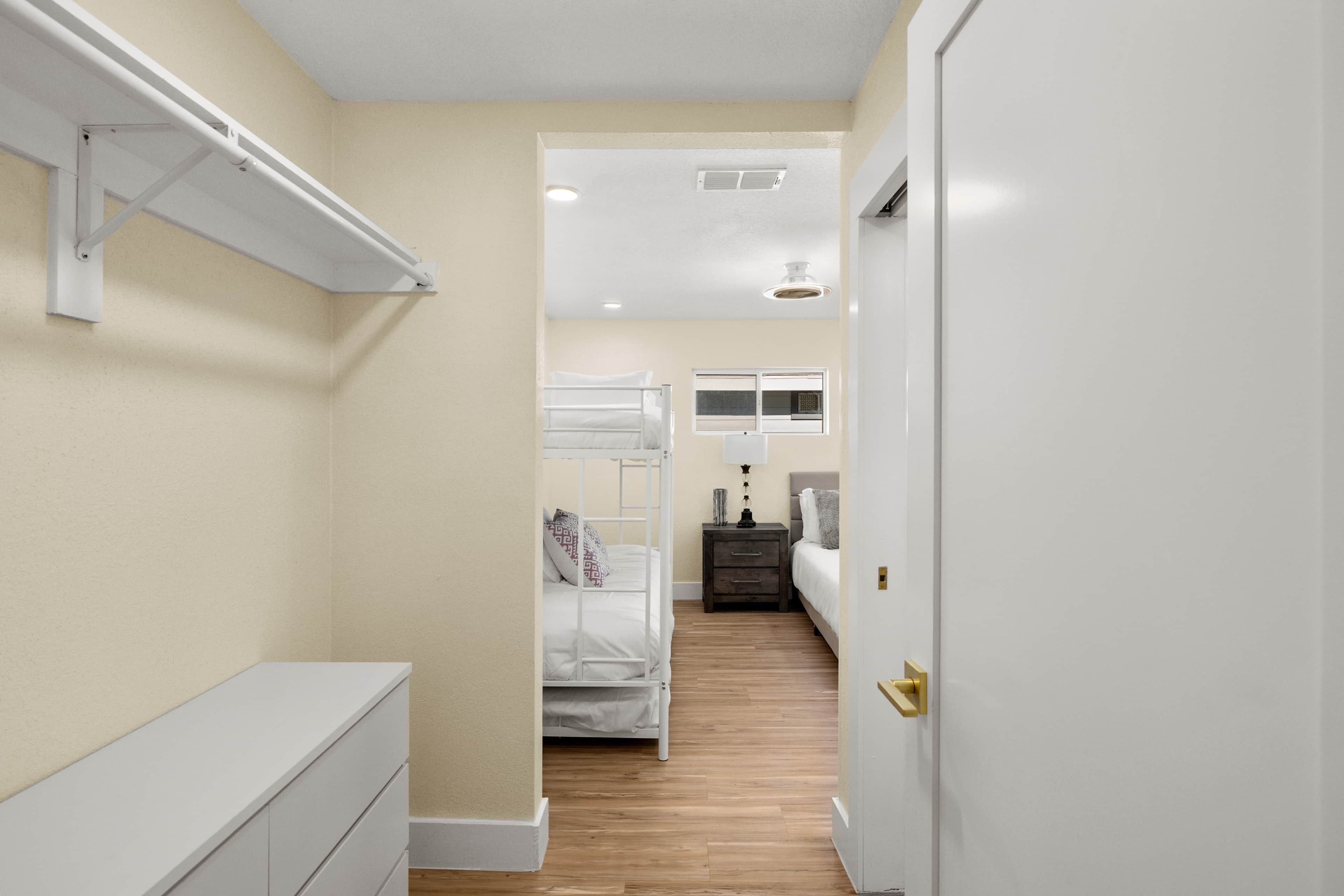4 bedrooms, iron/ironing board, WiFi, bed sheets