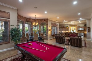 غرفة الألعاب