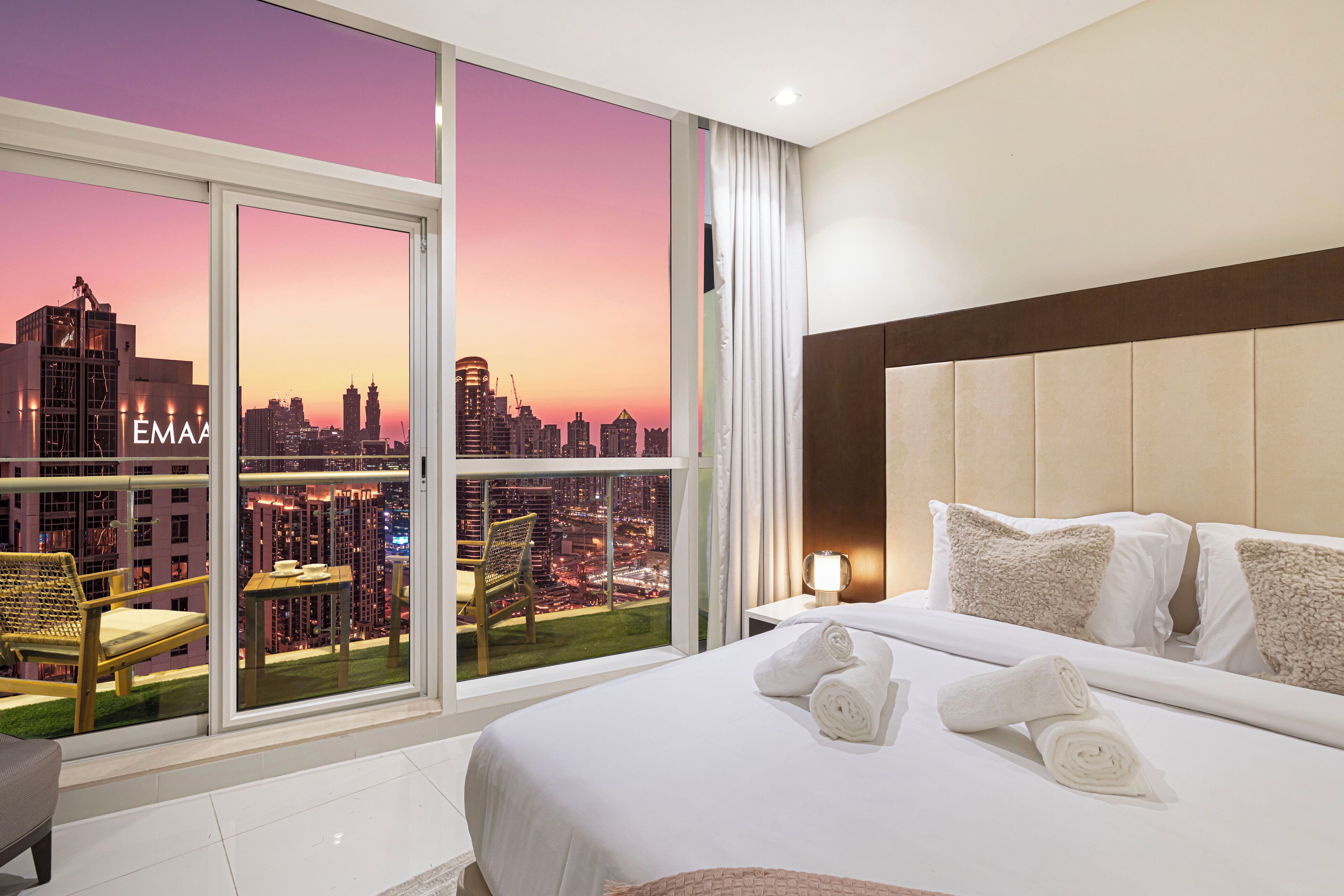 Huoneisto, kaupunkinäköala | Allergiatestatut vuodevaatteet, tallelokero huoneessa, pimennysverhot