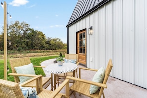 تناول الطعام بالخارج