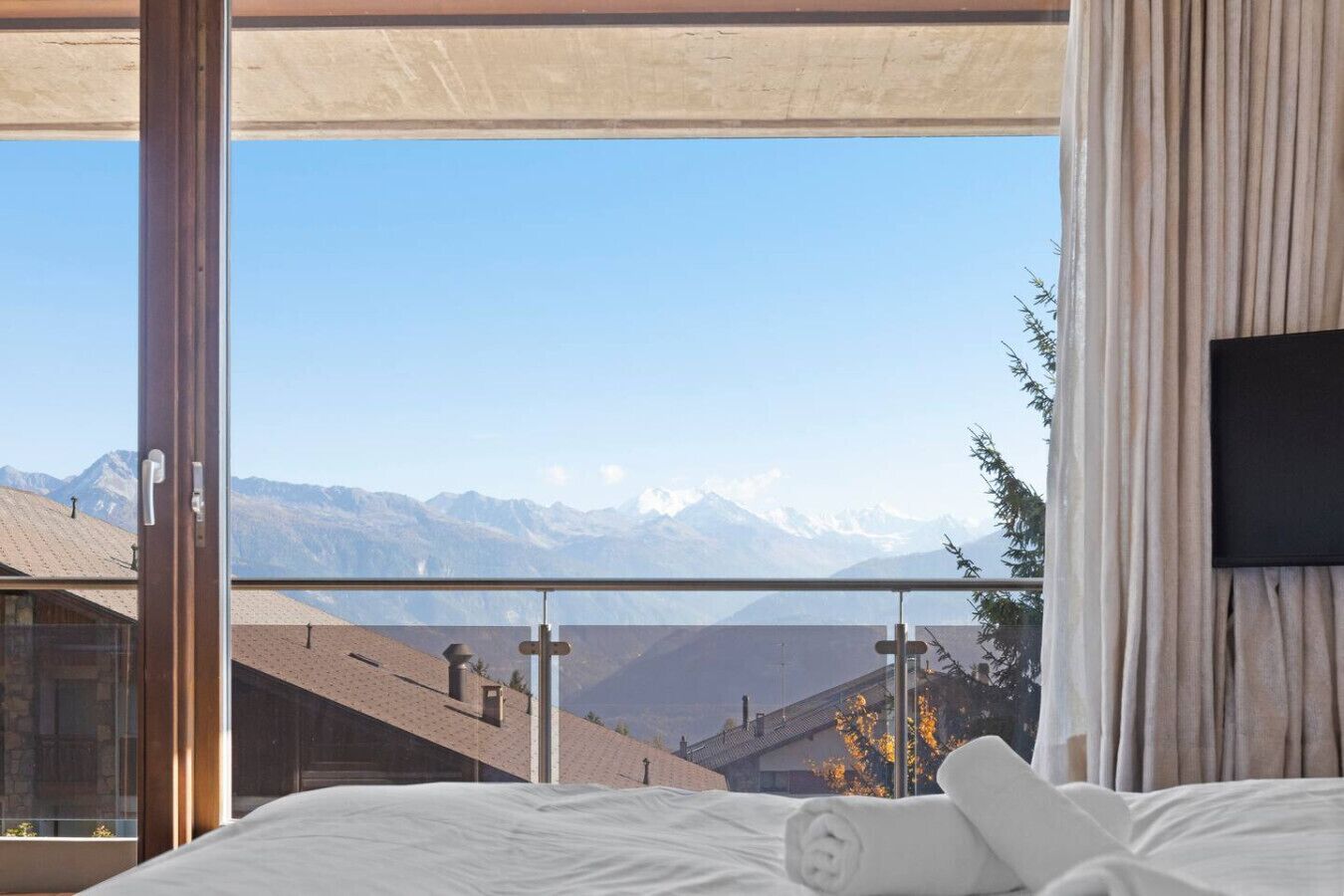 1 bedroom, iron/ironing board, travel crib, WiFi