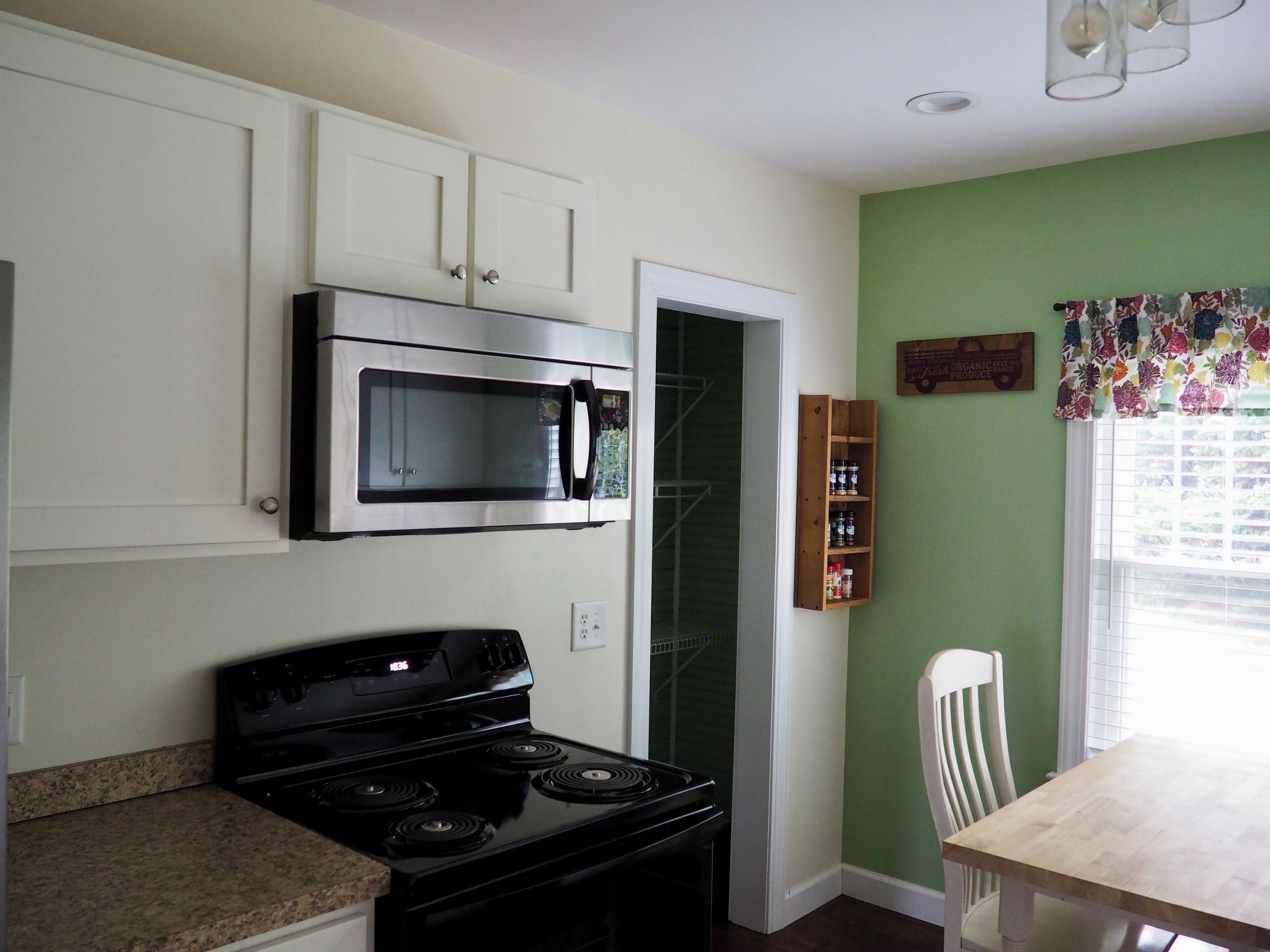 Mikrowelle, Ofen, Herdplatte, Geschirrspüler