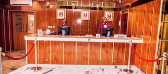 Villa Hilton Hotels & Apartments