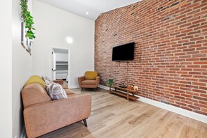 2 soverom, strykejern/-brett, internettilgang og sengetøy