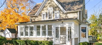Stylish Retreat in DT Libertyville Near Naval Base