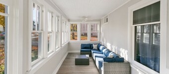 Charming 2 Bedroom Apartment, Steps to Downtown Near Naval Base!