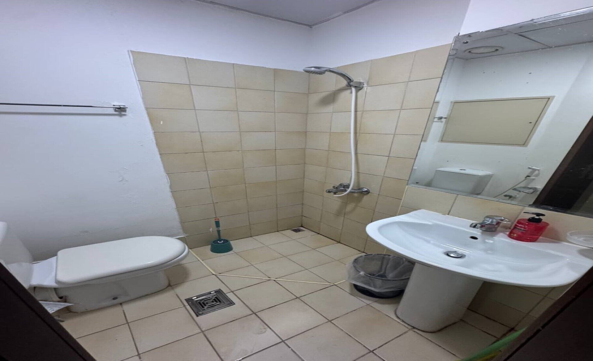 Premium Room | Bathroom | Hair dryer, slippers, towels, soap