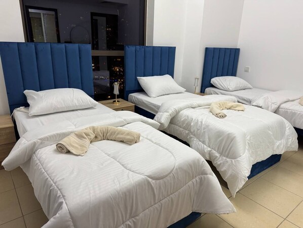 Comfort Room, Balcony