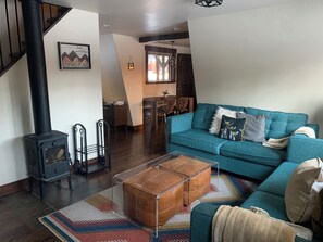 Televisión y chimenea 