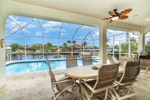 Et oppvarmet basseng