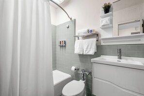 Villa | 1 bedroom - Charming Terrace Adjacent to La Placita AC (San Juan)