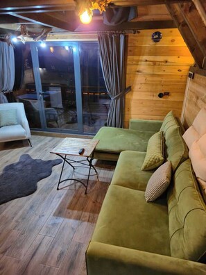 Deluxe-Bungalow, Talblick | Wohnbereich