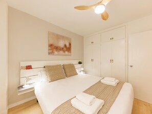 2 bedrooms, iron/ironing board, Internet, bed sheets