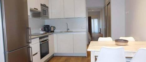 冰箱、微波炉、烤箱、洗碗机