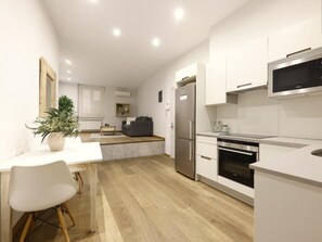 Refrigerador, microondas, horno y lavavajillas