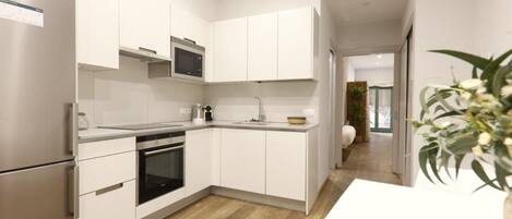 Refrigerador, microondas, horno, lavavajillas