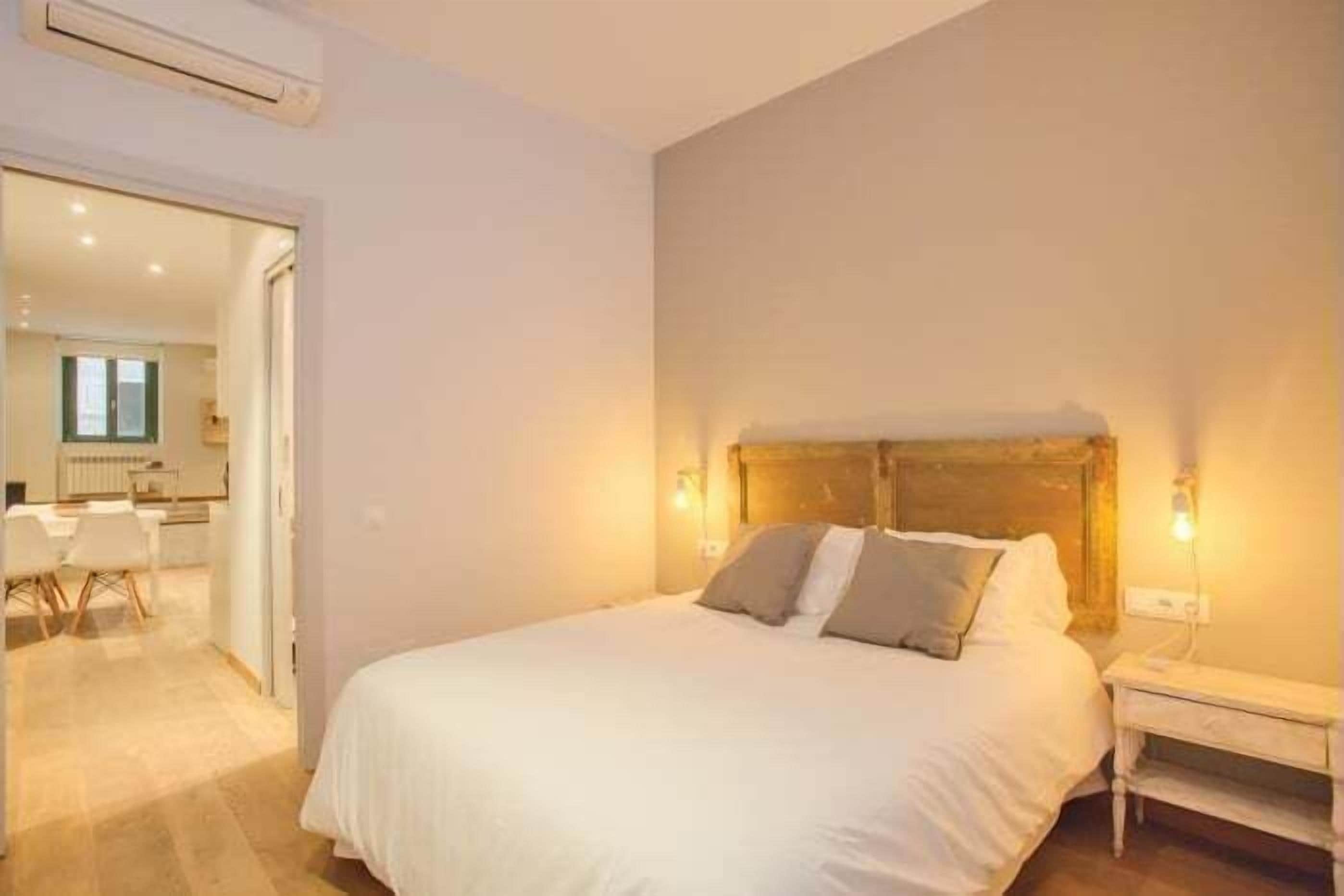 Fer et planche à repasser, accès Internet, draps fournis