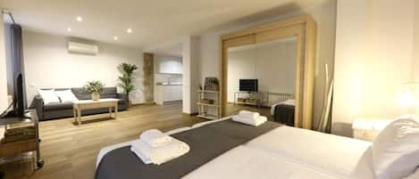 Iron/ironing board, Internet, bed sheets