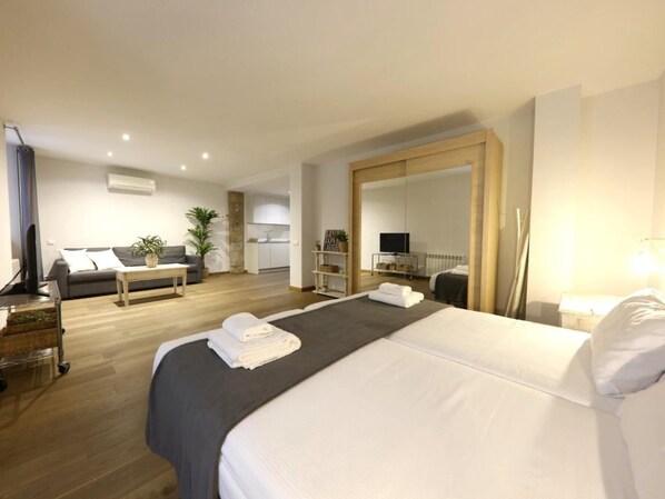 Strykejern/-brett, internettilgang og sengetøy