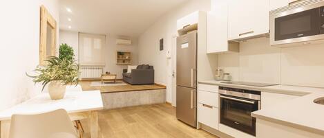 Kühlschrank, Mikrowelle, Ofen, Geschirrspüler