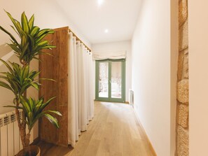 Interior - Força 17 Pau - Apartment Girona | Bravissimo (Girona)