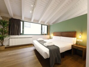 Tabla de planchar con plancha, Internet, ropa de cama