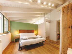 Iron/ironing board, internet, bed sheets