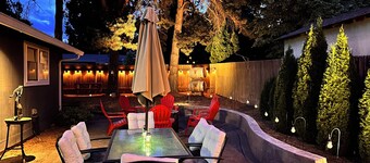 Walk Score 99 • Outdoor Oasis • Swing • BBQ • Outdoor Shower • Fast Wifi