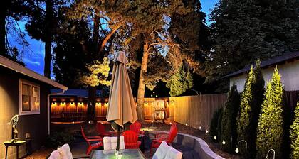 Walk Score 99 • Outdoor Oasis • Swing • BBQ • Outdoor Shower • Fast Wifi